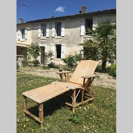 Maison De Ville Avec Jardin Au Coeur De Jarnac Vila